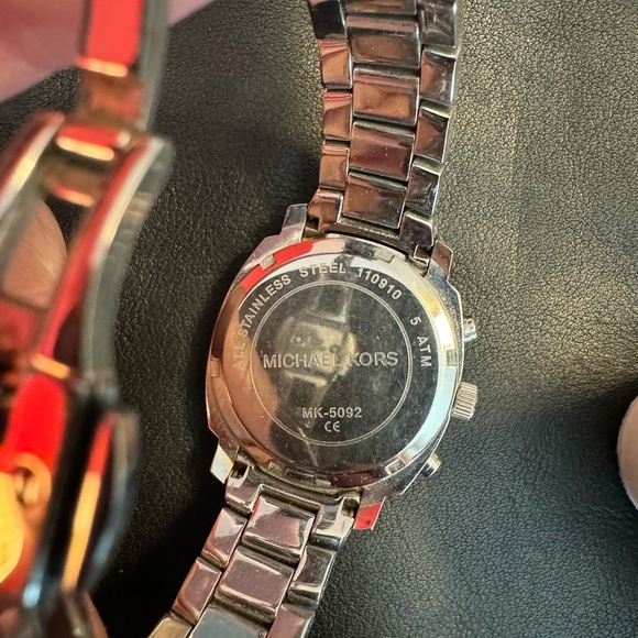 Michael Kors Oversized Silver-Tone Watch - Picture 4 of 5